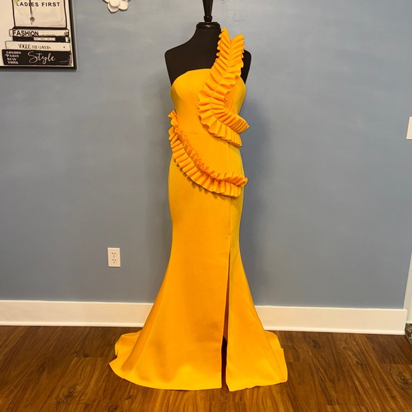 Dresses & Skirts - Vibrant Yellow One Shoulder Ruffle Dress Size Large